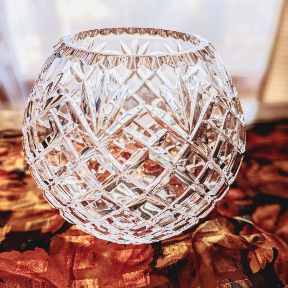 Crystal Rose Bowl Vase Clear Glass about 6"x 7" at center widest area